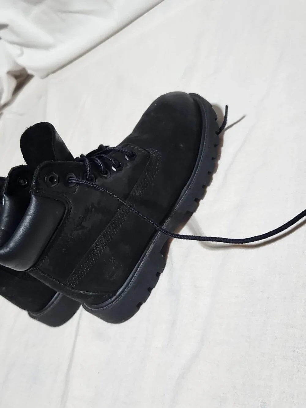 Timberland Girls’ Black 6‑Inch Boots – Size 11W | Perfect for Back‑to‑School!